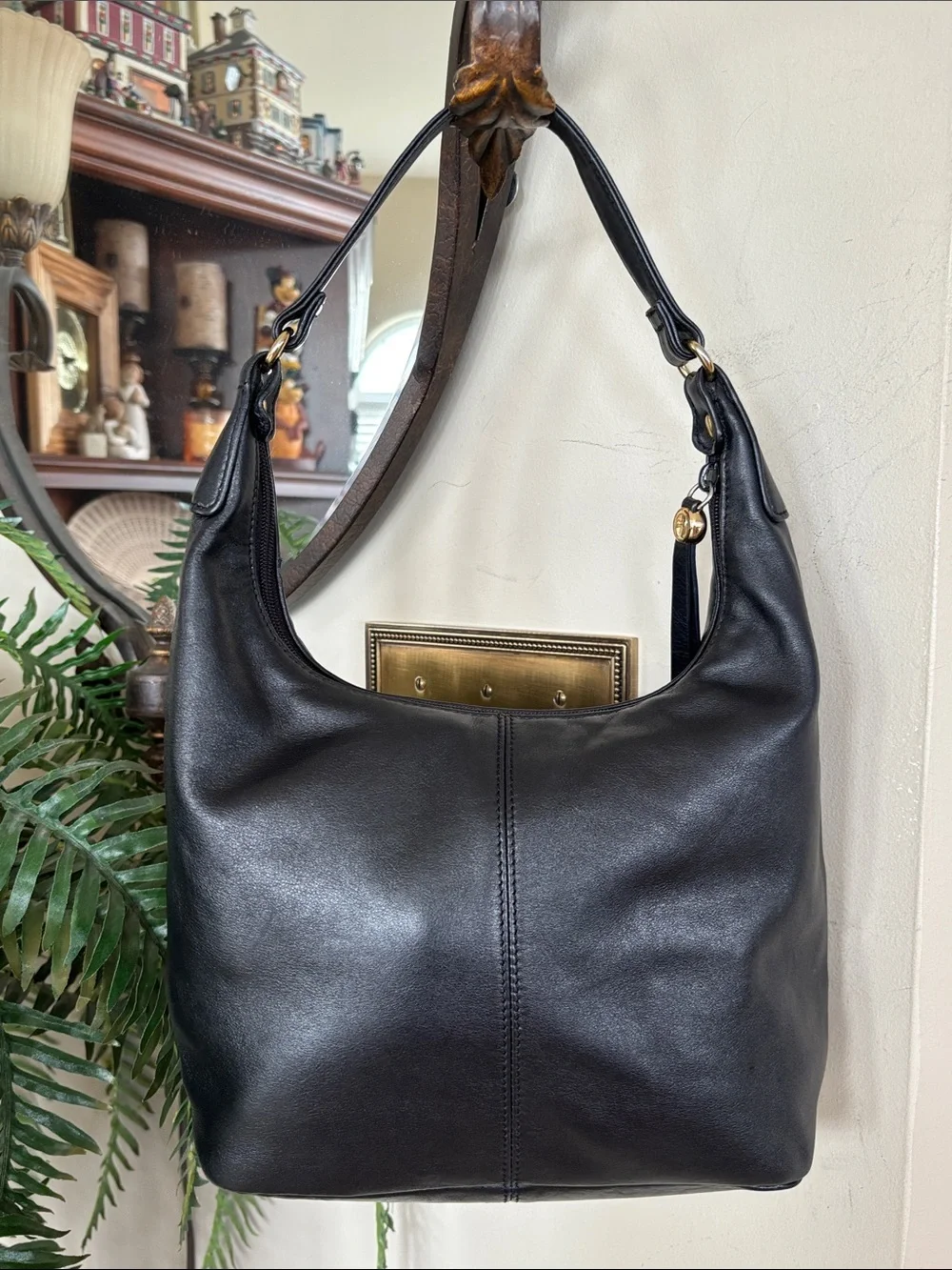 Vintage Etienne Aigner Genuine Leather Black Shoulder Bag Classic Zippered Hobo
